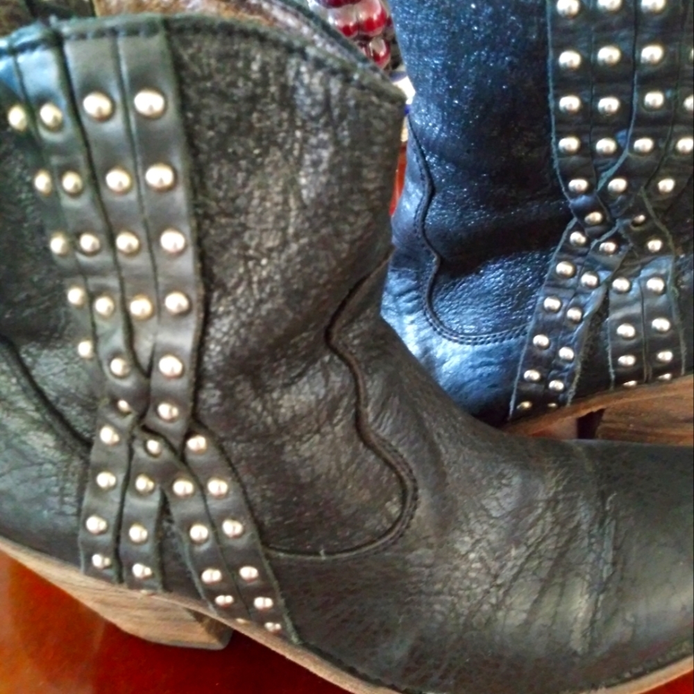 LIBERTY BLACK.. REAL LEATHER WITH STUDS..SIZE 8